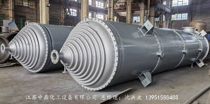 山東某騰新材料公司30平方刮板薄膜蒸發(fā)器 2臺